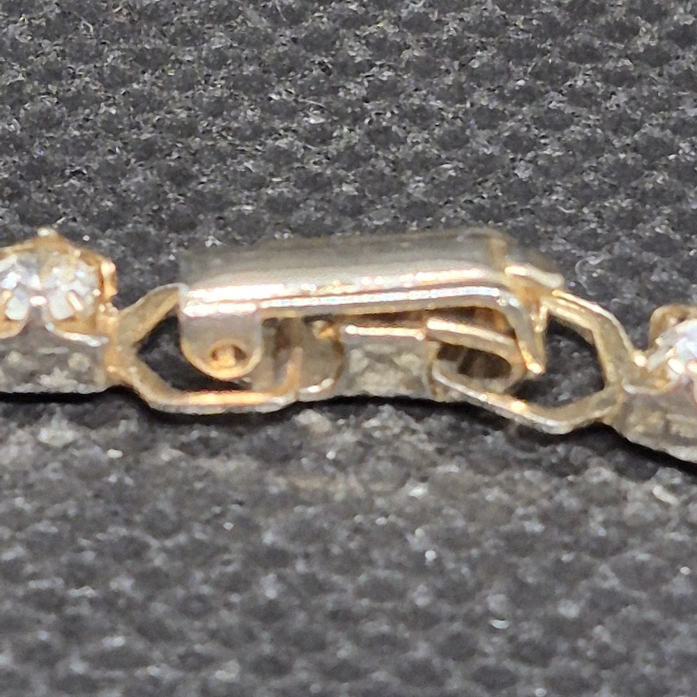 VINTAGE Clear Rhinestones in Gold Tone Setting Tennis Bracelet - Picture 7 of 14